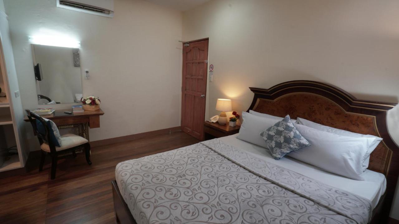 1775 Adriatico Suites Манила Екстериор снимка