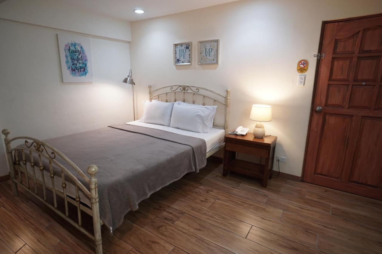 1775 Adriatico Suites Манила Екстериор снимка